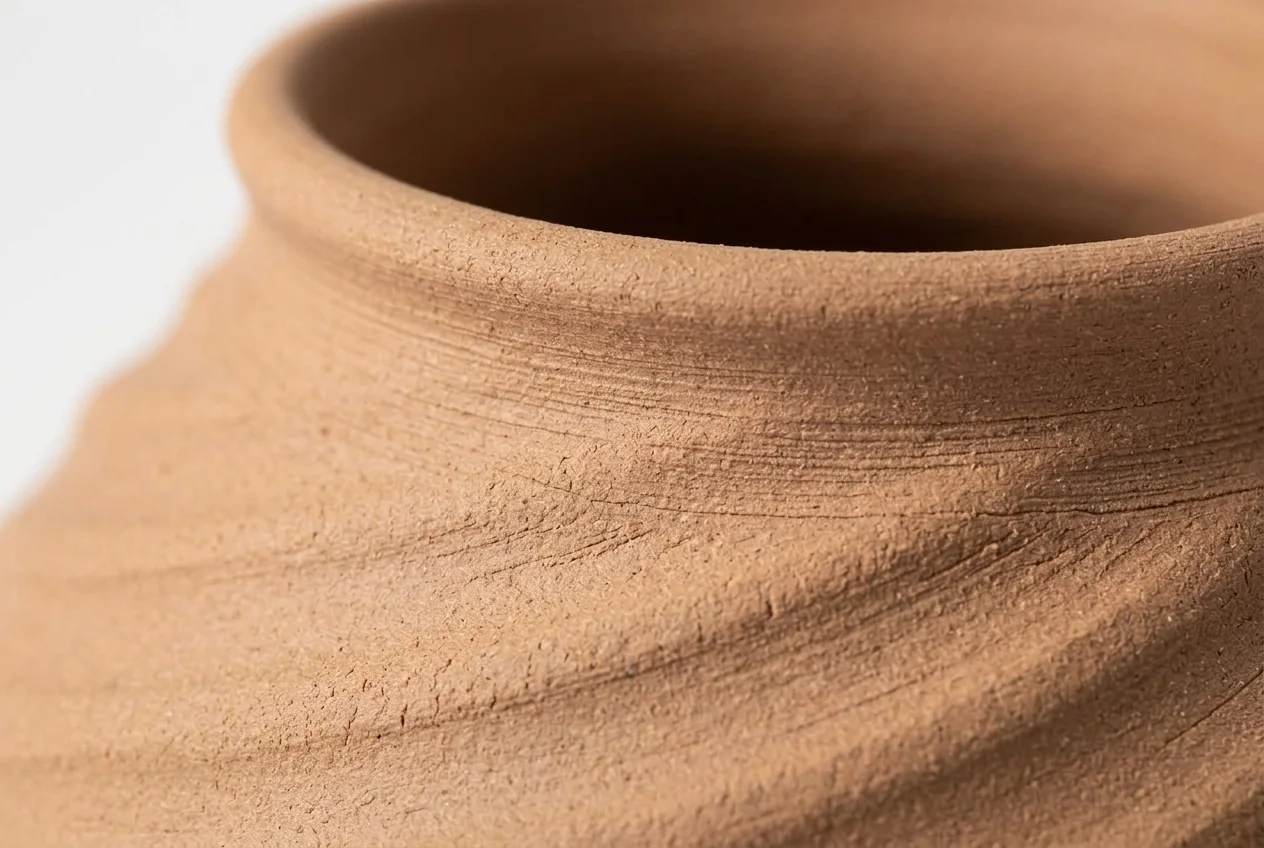Macro of the vase surface and rim